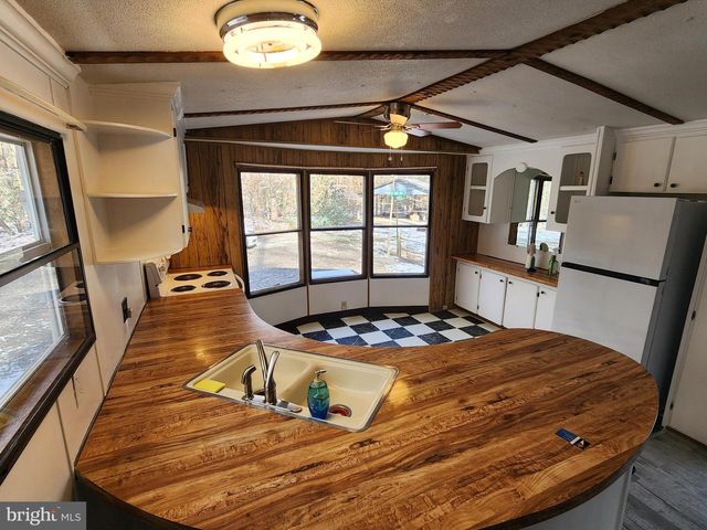 6101 GLEBE RUN RD, Partlow, VA 22534