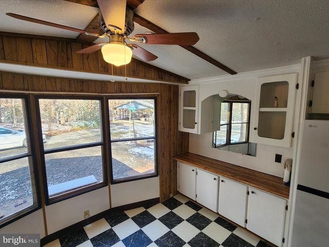 6101 GLEBE RUN RD, Partlow, VA 22534