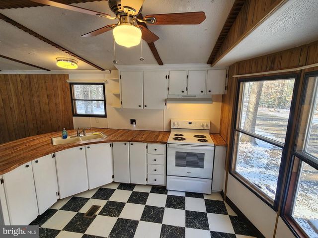 6101 GLEBE RUN RD, Partlow, VA 22534