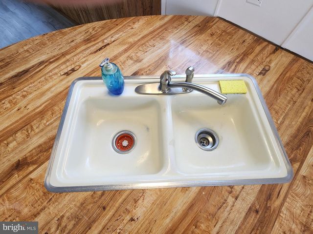 6101 GLEBE RUN RD, Partlow, VA 22534