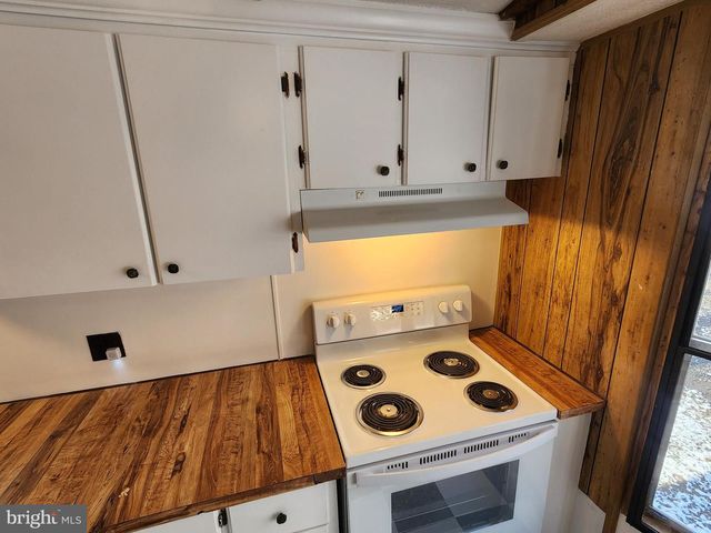 6101 GLEBE RUN RD, Partlow, VA 22534