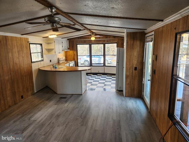 6101 GLEBE RUN RD, Partlow, VA 22534