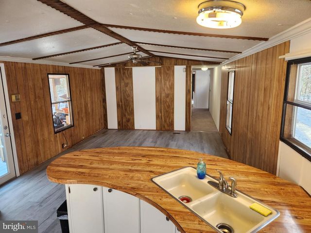 6101 GLEBE RUN RD, Partlow, VA 22534