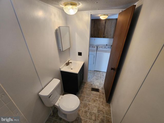 6101 GLEBE RUN RD, Partlow, VA 22534