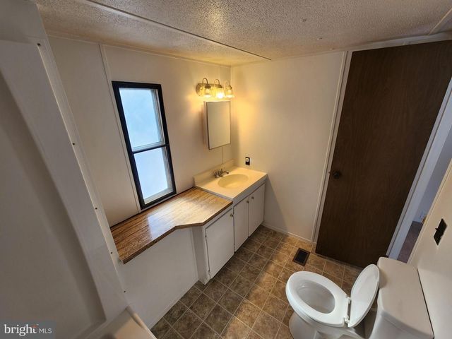 6101 GLEBE RUN RD, Partlow, VA 22534