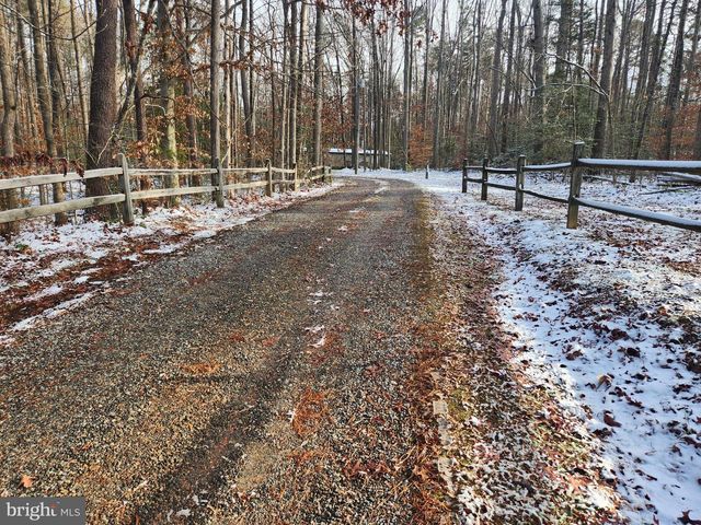 6101 GLEBE RUN RD, Partlow, VA 22534