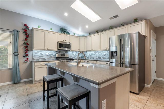 3624 N Jackie Street, Visalia, CA 93291