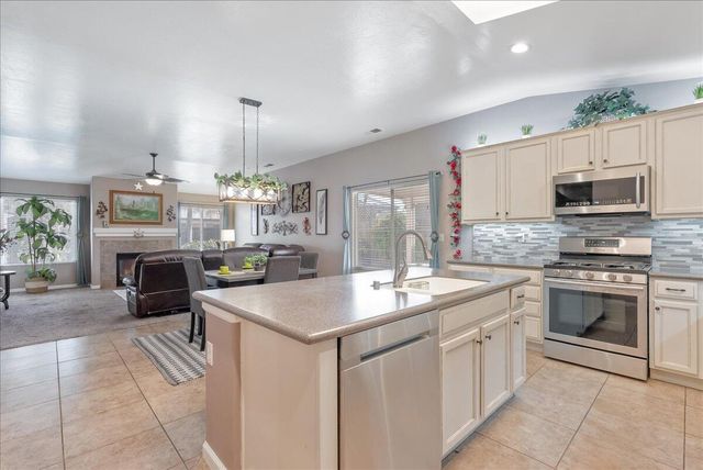 3624 N Jackie Street, Visalia, CA 93291