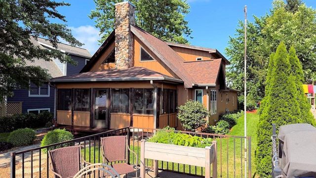 N10598 Howard Drive, Fox Lake, WI 53933