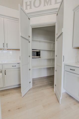 820 ANGELS REST WAY, Columbia, MO 65203