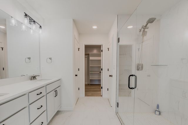 820 ANGELS REST WAY, Columbia, MO 65203