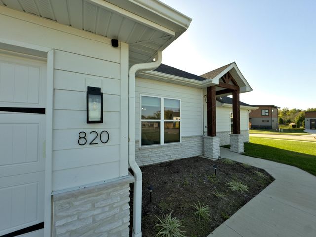 820 ANGELS REST WAY, Columbia, MO 65203
