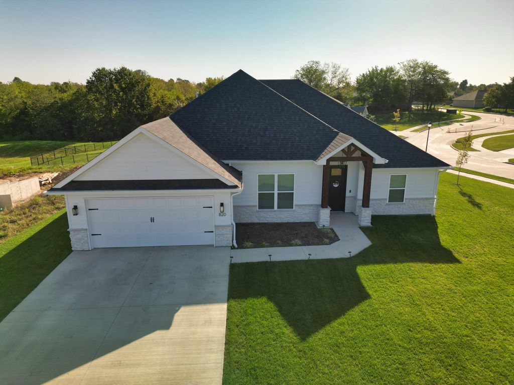 820 ANGELS REST WAY, Columbia, MO 65203