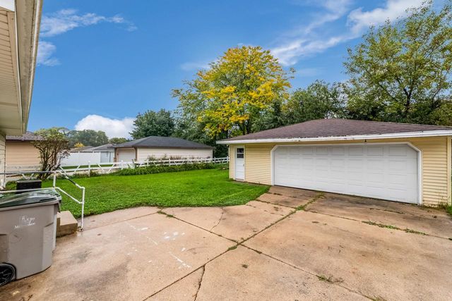 8254 N 106th STREET, Milwaukee, WI 53224