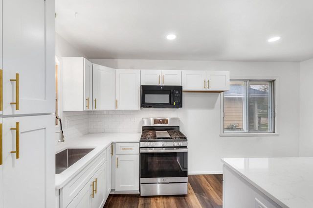 8254 N 106th STREET, Milwaukee, WI 53224