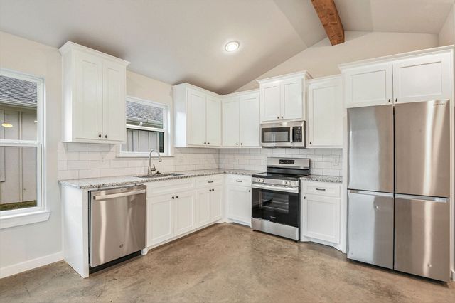 2223 Comet Trail, Granbury, TX 76048