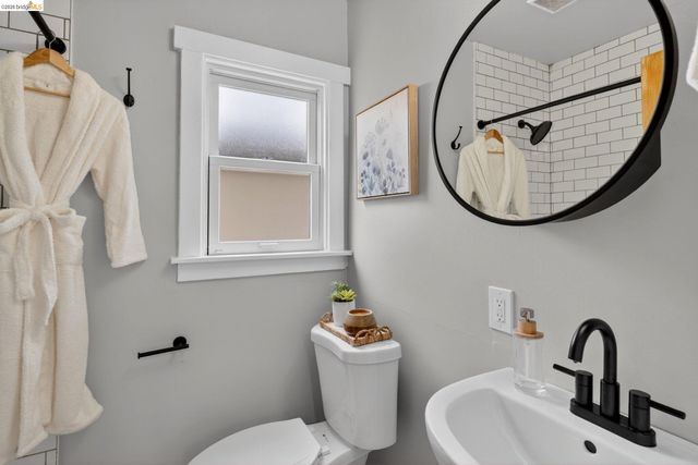 6301 Hillmont Drive, Oakland, CA 94605