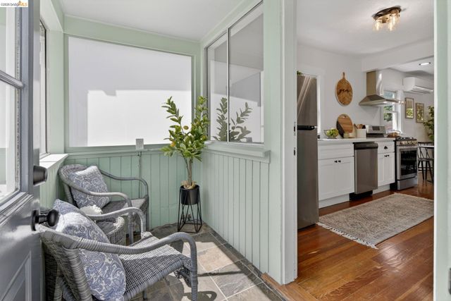 6301 Hillmont Drive, Oakland, CA 94605