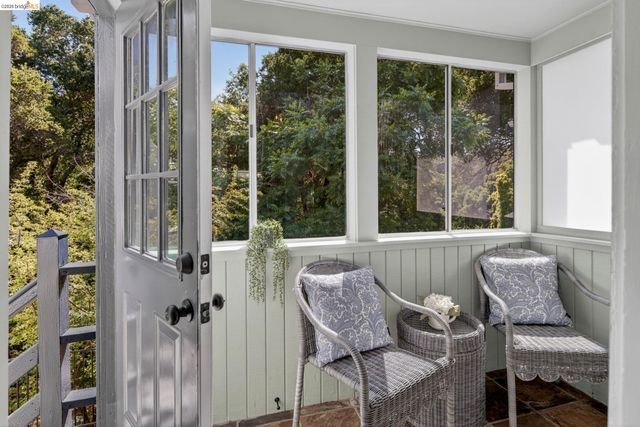 6301 Hillmont Drive, Oakland, CA 94605