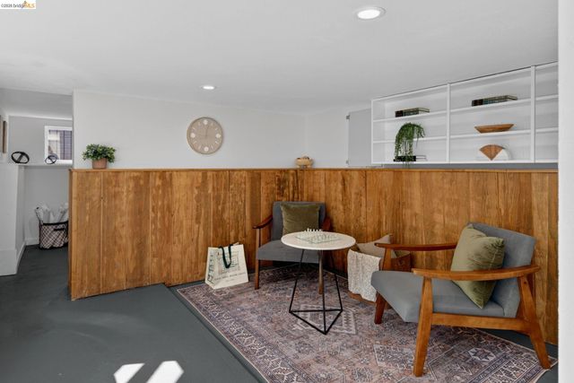 6301 Hillmont Drive, Oakland, CA 94605