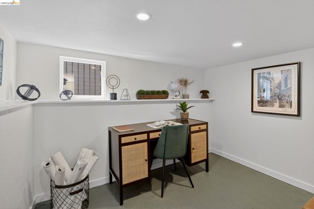 6301 Hillmont Drive, Oakland, CA 94605