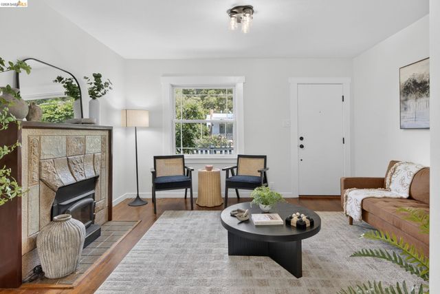 6301 Hillmont Drive, Oakland, CA 94605