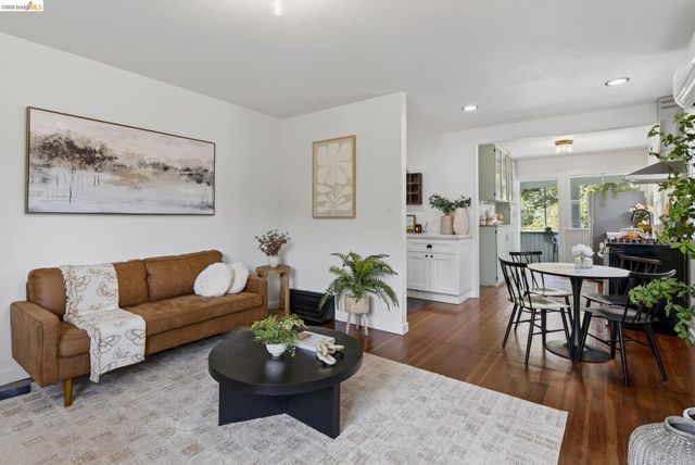6301 Hillmont Drive, Oakland, CA 94605