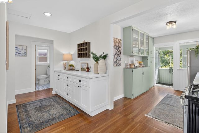 6301 Hillmont Drive, Oakland, CA 94605