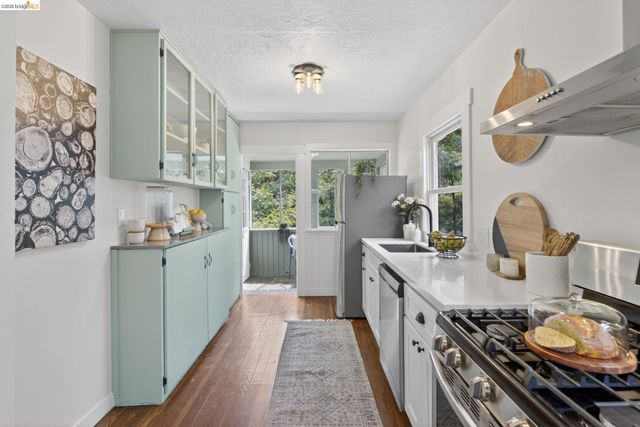 6301 Hillmont Drive, Oakland, CA 94605