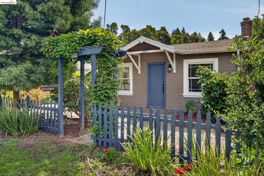 6301 Hillmont Drive, Oakland, CA 94605