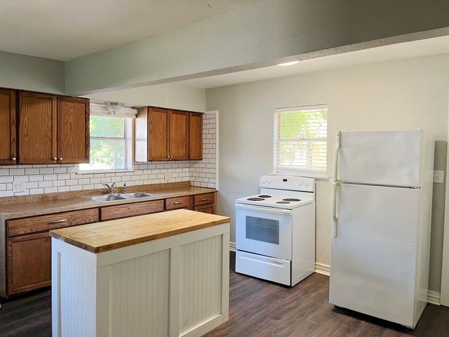1601 W Bond Street, Denison, TX 75020