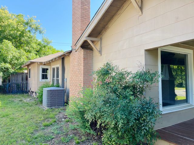 1601 W Bond Street, Denison, TX 75020