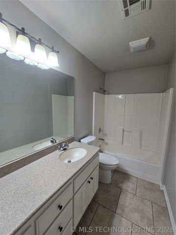 5108 E Hickory Meadow Drive, Claremore, OK 74019