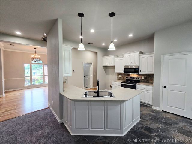5108 E Hickory Meadow Drive, Claremore, OK 74019
