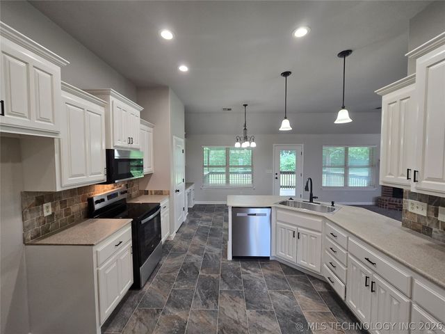 5108 E Hickory Meadow Drive, Claremore, OK 74019