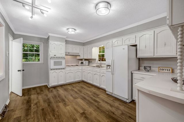 303 Lake Dr, Columbia, TN 38401