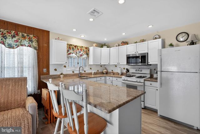 14 DORAL DR, Toms River, NJ 08757