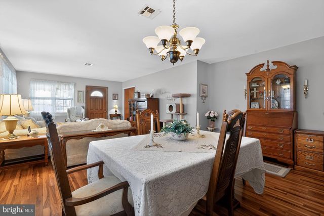 14 DORAL DR, Toms River, NJ 08757