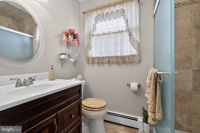 14 DORAL DR, Toms River, NJ 08757