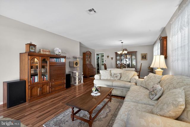 14 DORAL DR, Toms River, NJ 08757