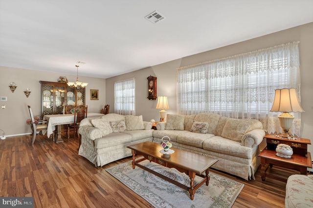 14 DORAL DR, Toms River, NJ 08757