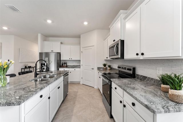 4932 NW 39TH LOOP, Ocala, FL 34482