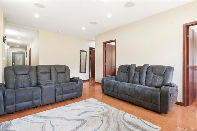 83-80 118th Street 4A, Kew Gardens, NY 11415