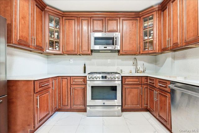 83-80 118th Street 4A, Kew Gardens, NY 11415