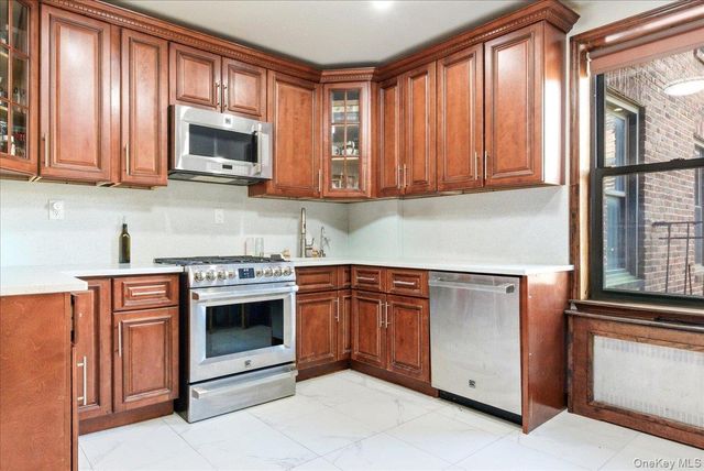 83-80 118th Street 4A, Kew Gardens, NY 11415