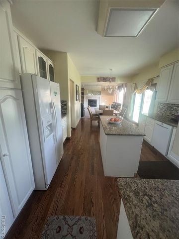 21589 Hunter Circle, Taylor, MI 48180