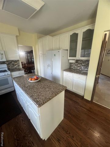 21589 Hunter Circle, Taylor, MI 48180