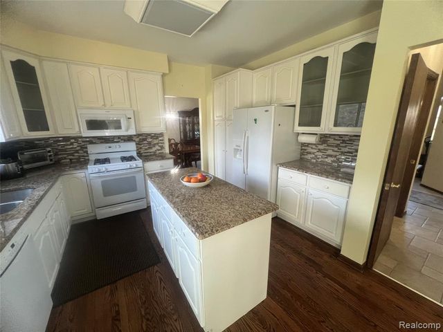 21589 Hunter Circle, Taylor, MI 48180