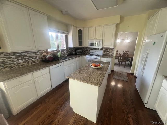 21589 Hunter Circle, Taylor, MI 48180