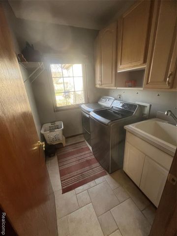 21589 Hunter Circle, Taylor, MI 48180